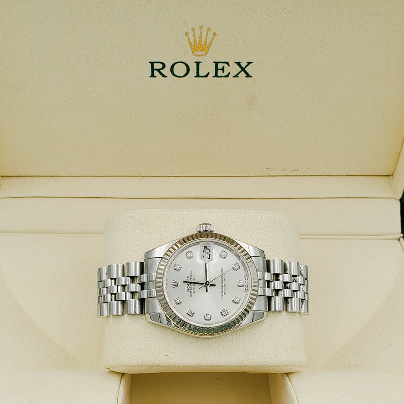 Unisex Midsize Rolex DateJust 31mm Stainless Steel Watch with Silver Diamond Dial and Fluted Bezel. (Pre-Owned)