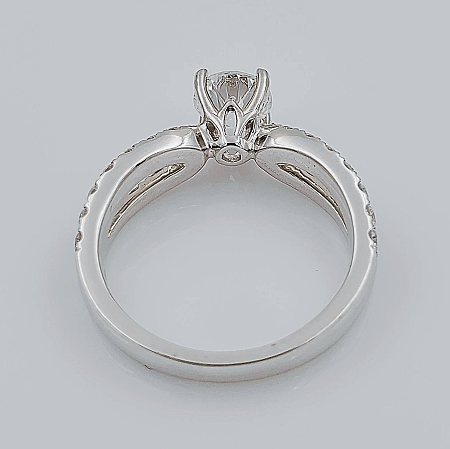 Women's 18K White Gold with 0.90 CT Round Diamond (SI2 Color H) 4.2 GR Total Weight Wedding Ring. (Size: 6.0)