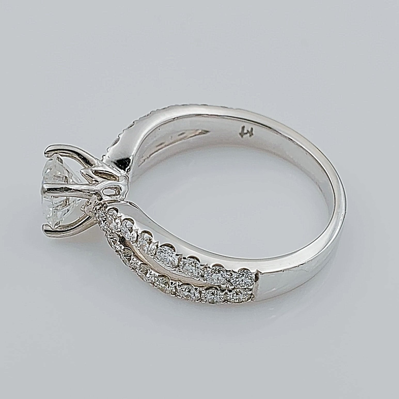 Women's 18K White Gold with 0.90 CT Round Diamond (SI2 Color H) 4.2 GR Total Weight Wedding Ring. (Size: 6.0)