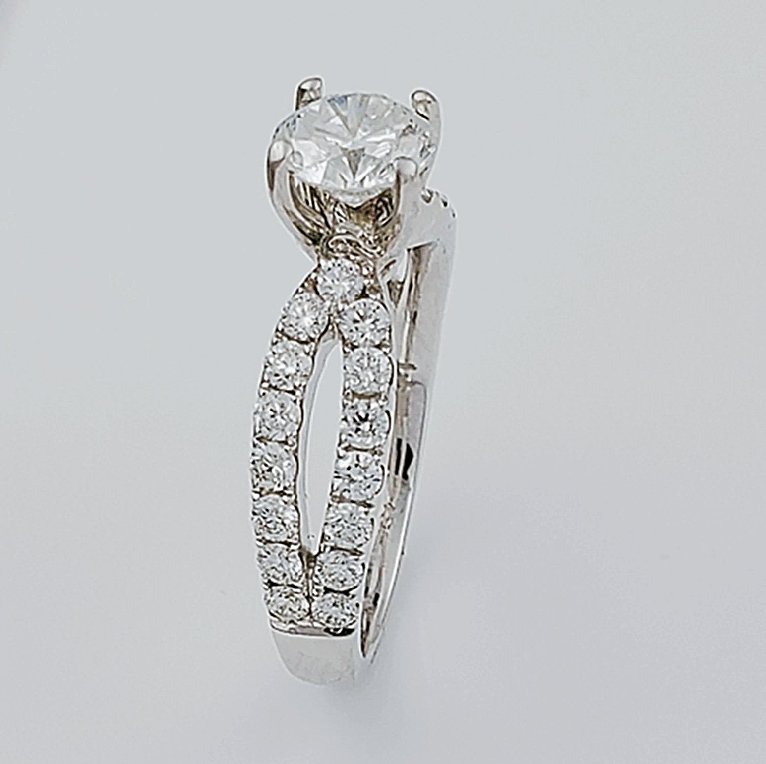 Women's 18K White Gold with 0.90 CT Round Diamond (SI2 Color H) 4.2 GR Total Weight Wedding Ring. (Size: 6.0)
