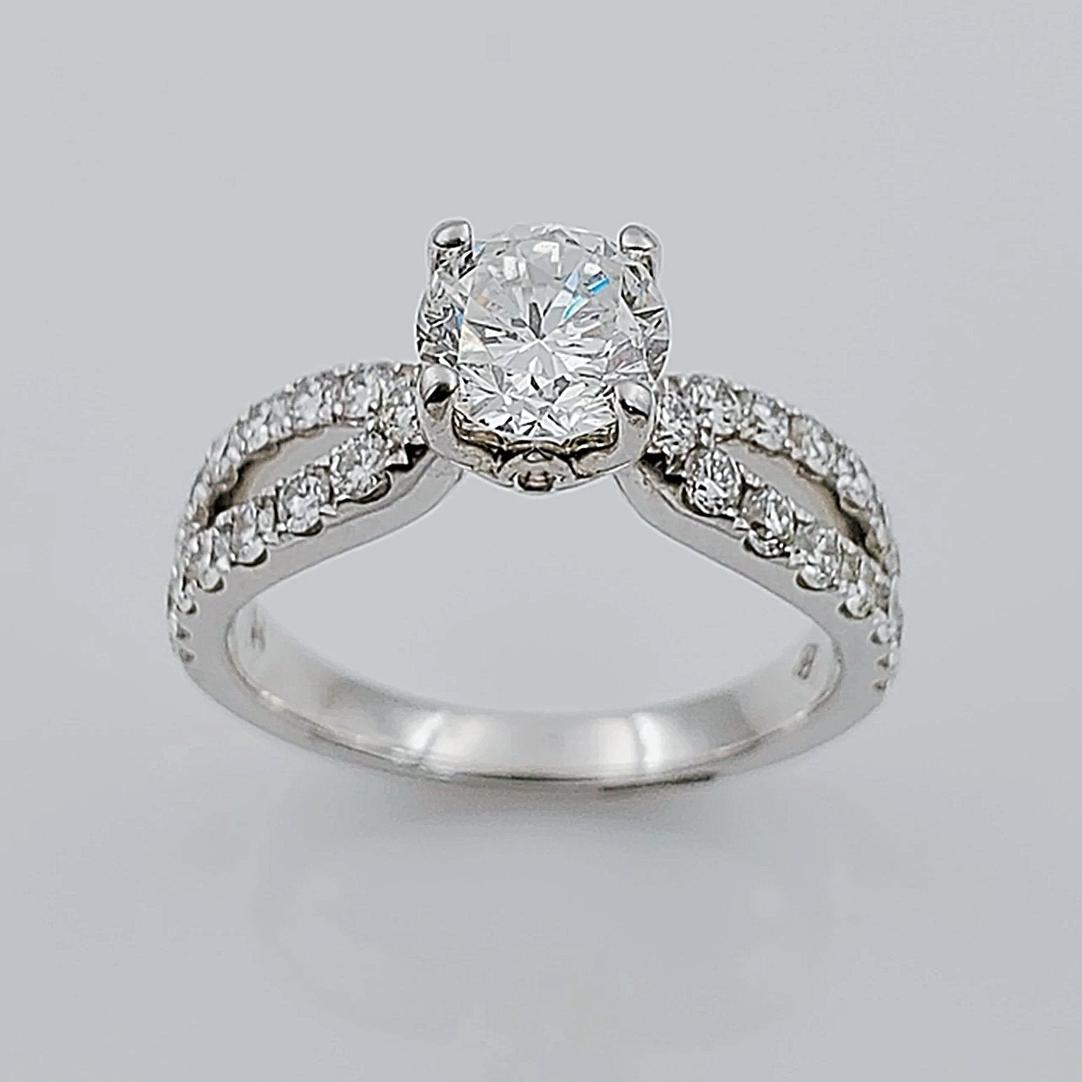 Women's 18K White Gold with 0.90 CT Round Diamond (SI2 Color H) 4.2 GR Total Weight Wedding Ring. (Size: 6.0)