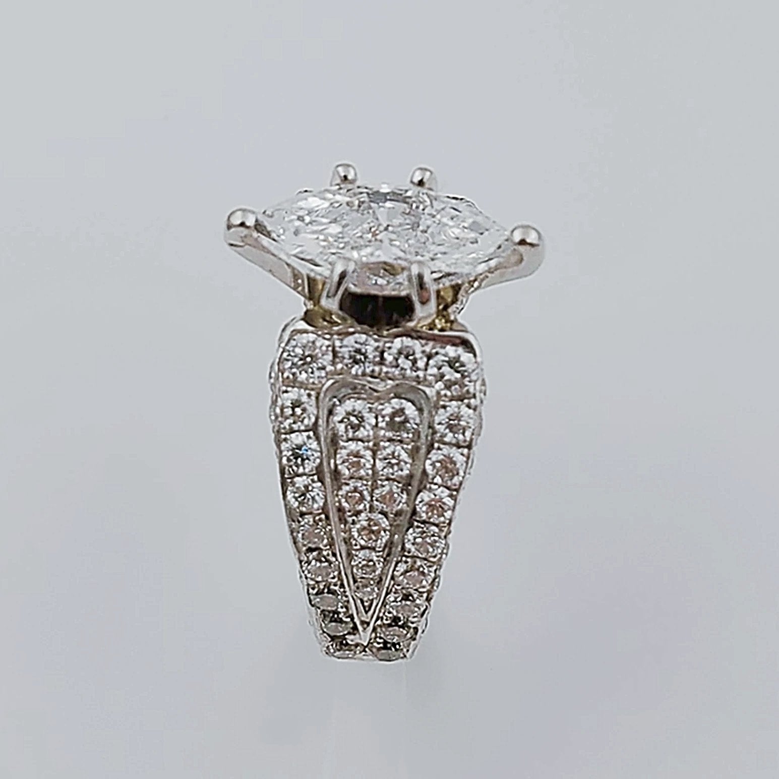 Women's 18K Beautiful White Gold with 1.35 CT Marquis Center Diamond (SI2 Color F) Wedding Ring. (Size: 5.0)