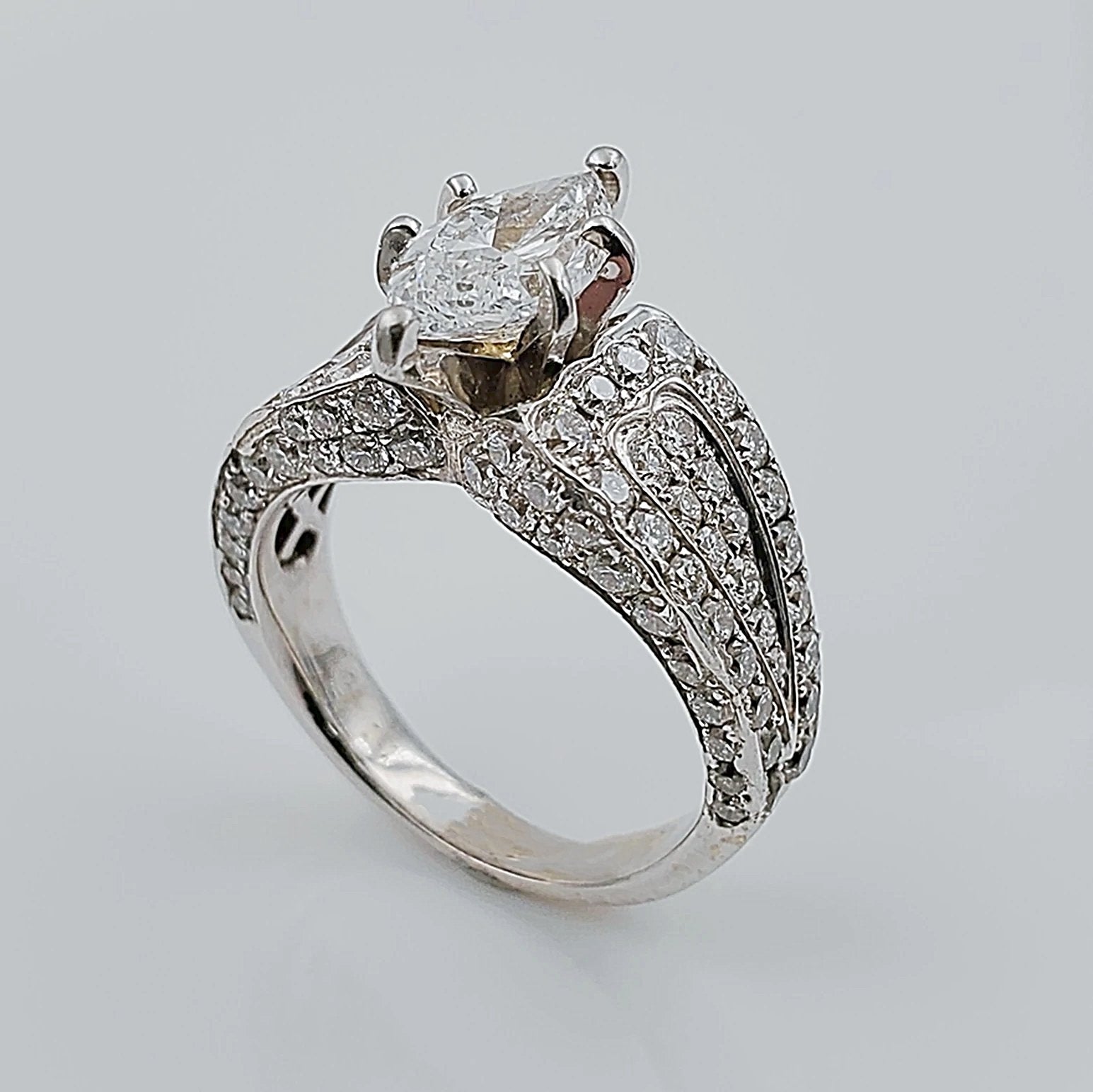 Women's 18K Beautiful White Gold with 1.35 CT Marquis Center Diamond (SI2 Color F) Wedding Ring. (Size: 5.0)