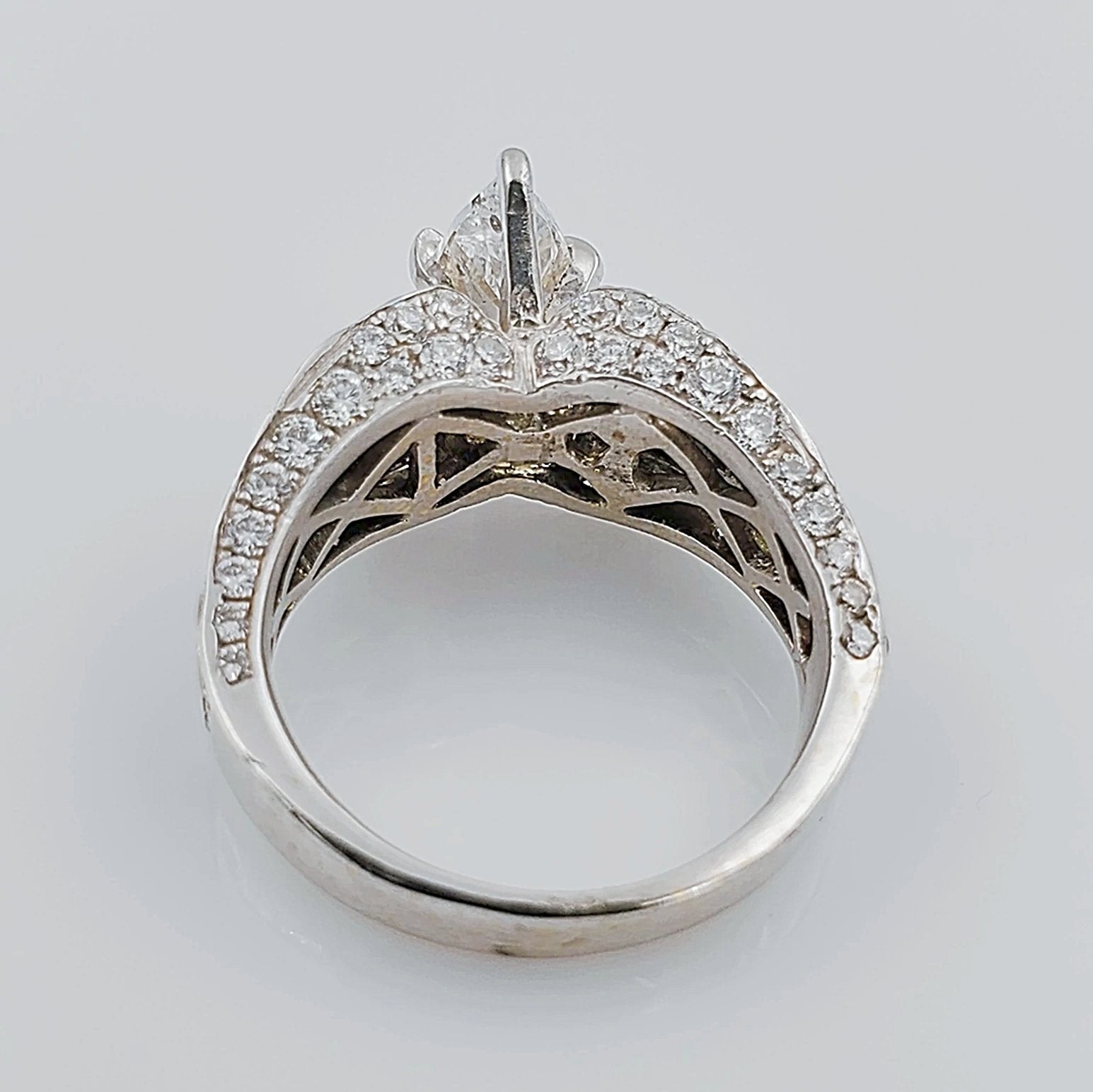 Women's 18K Beautiful White Gold with 1.35 CT Marquis Center Diamond (SI2 Color F) Wedding Ring. (Size: 5.0)