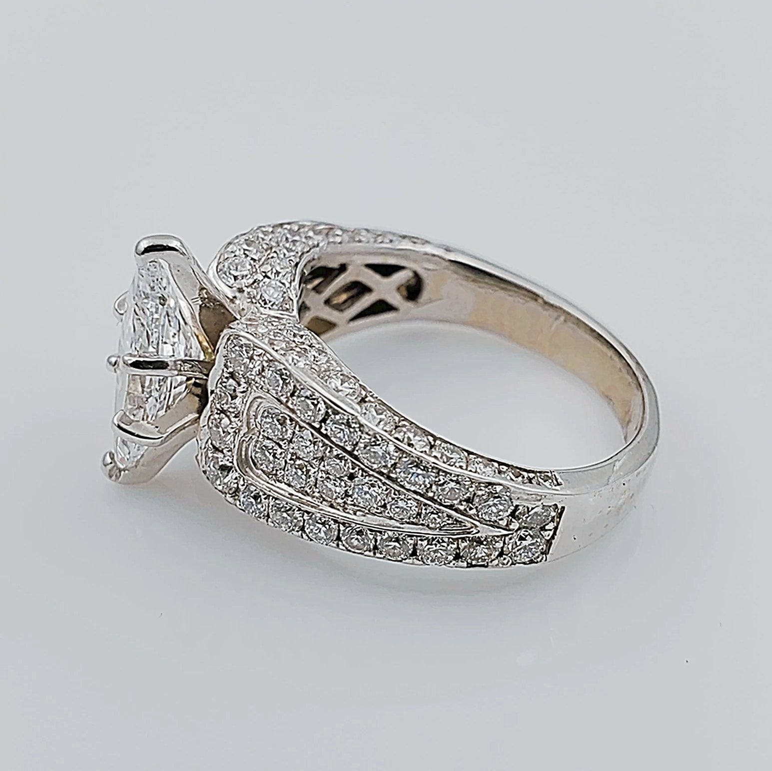 Women's 18K Beautiful White Gold with 1.35 CT Marquis Center Diamond (SI2 Color F) Wedding Ring. (Size: 5.0)