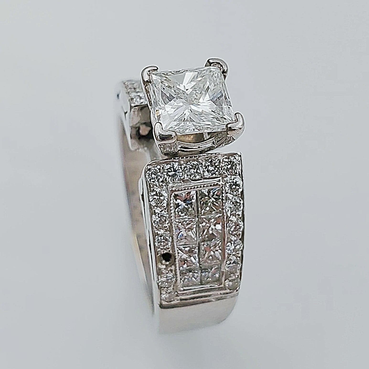 Women's 18K Beautiful White Gold with 0.83 CT Princess Center Diamond (VS1 Color G) Wedding Ring. (Size: 7.5)