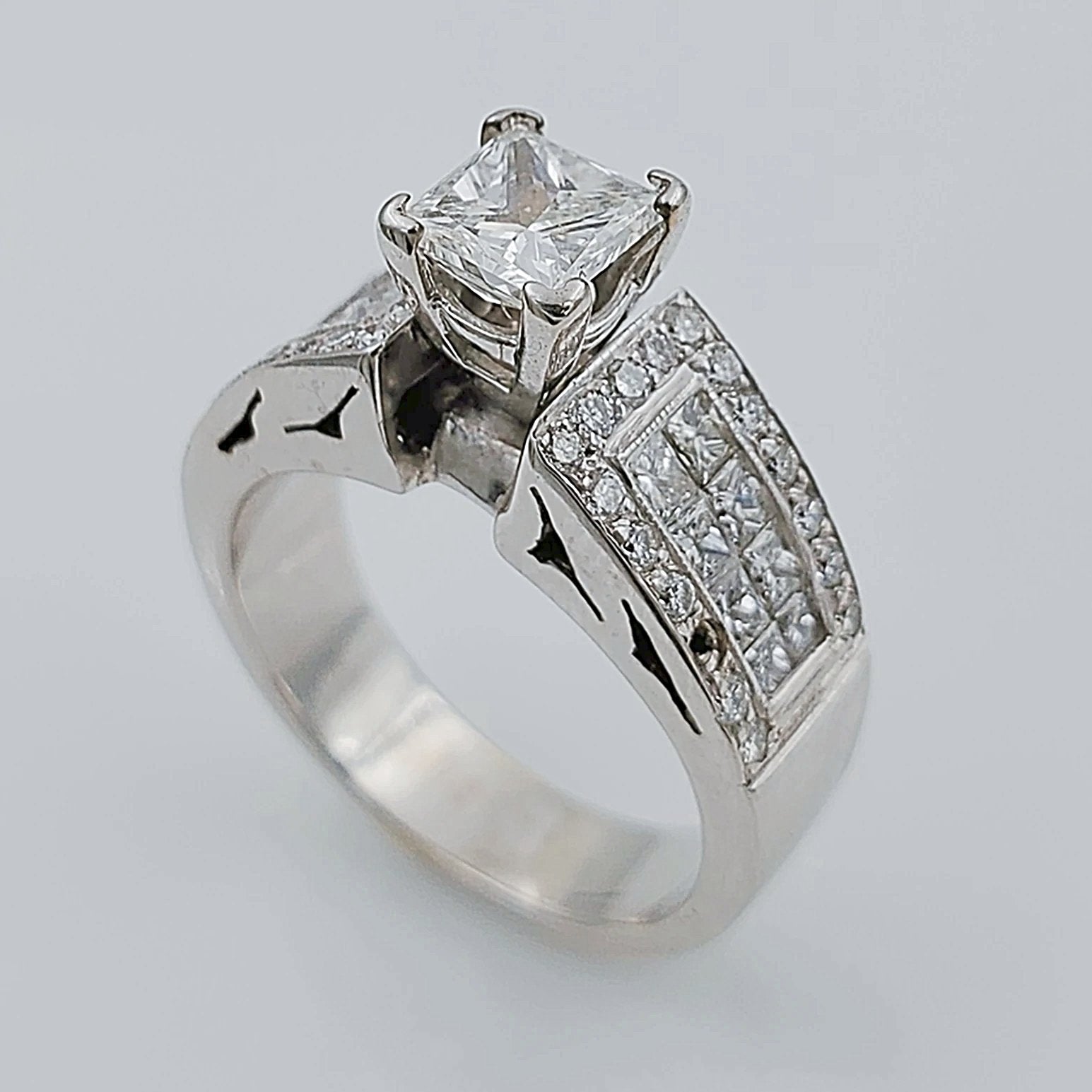 Women's 18K Beautiful White Gold with 0.83 CT Princess Center Diamond (VS1 Color G) Wedding Ring. (Size: 7.5)