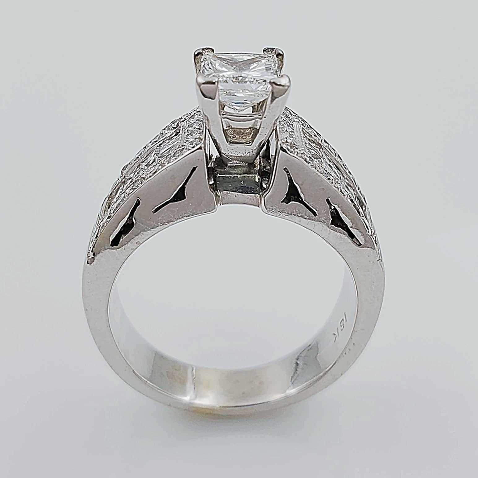 Women's 18K Beautiful White Gold with 0.83 CT Princess Center Diamond (VS1 Color G) Wedding Ring. (Size: 7.5)