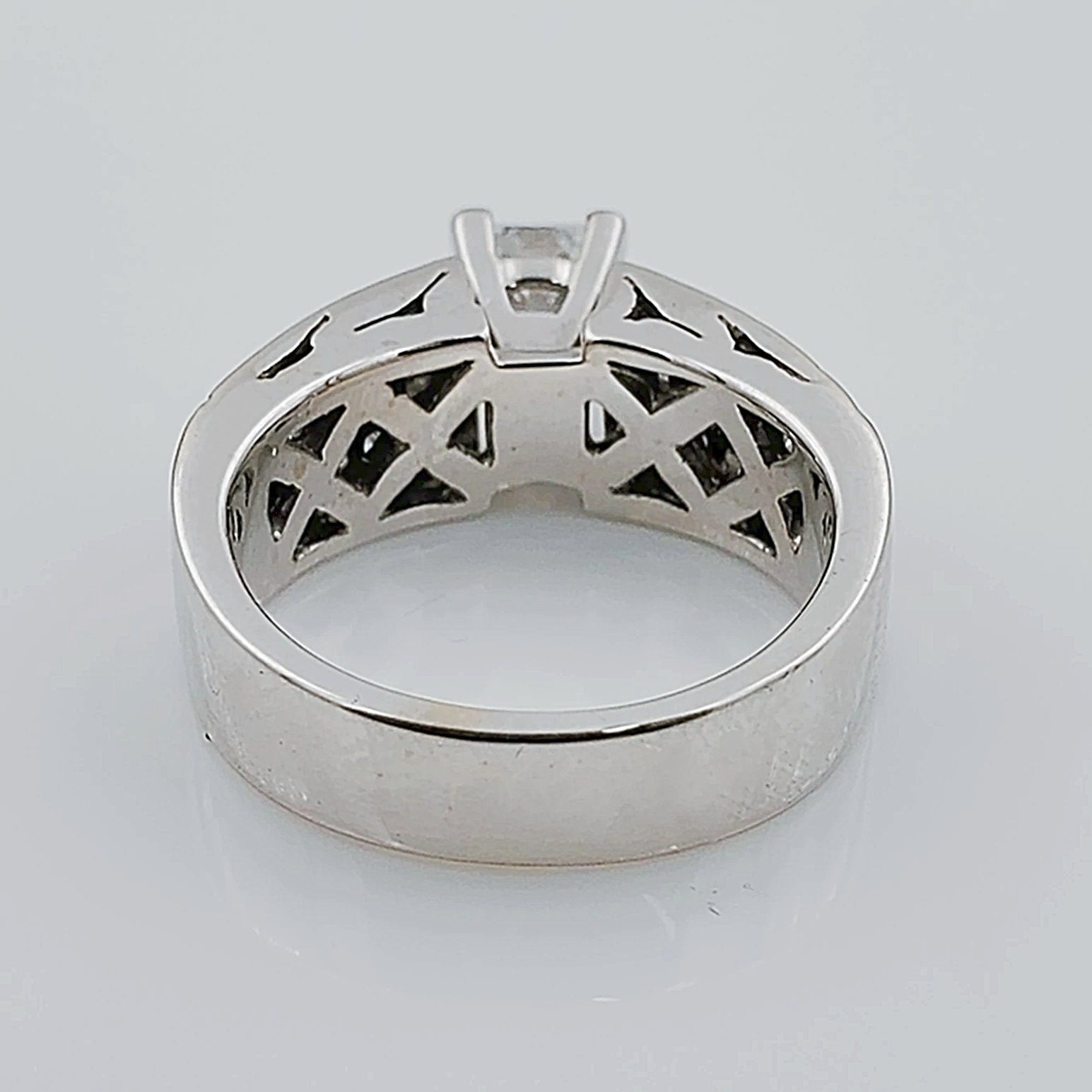 Women's 18K Beautiful White Gold with 0.83 CT Princess Center Diamond (VS1 Color G) Wedding Ring. (Size: 7.5)