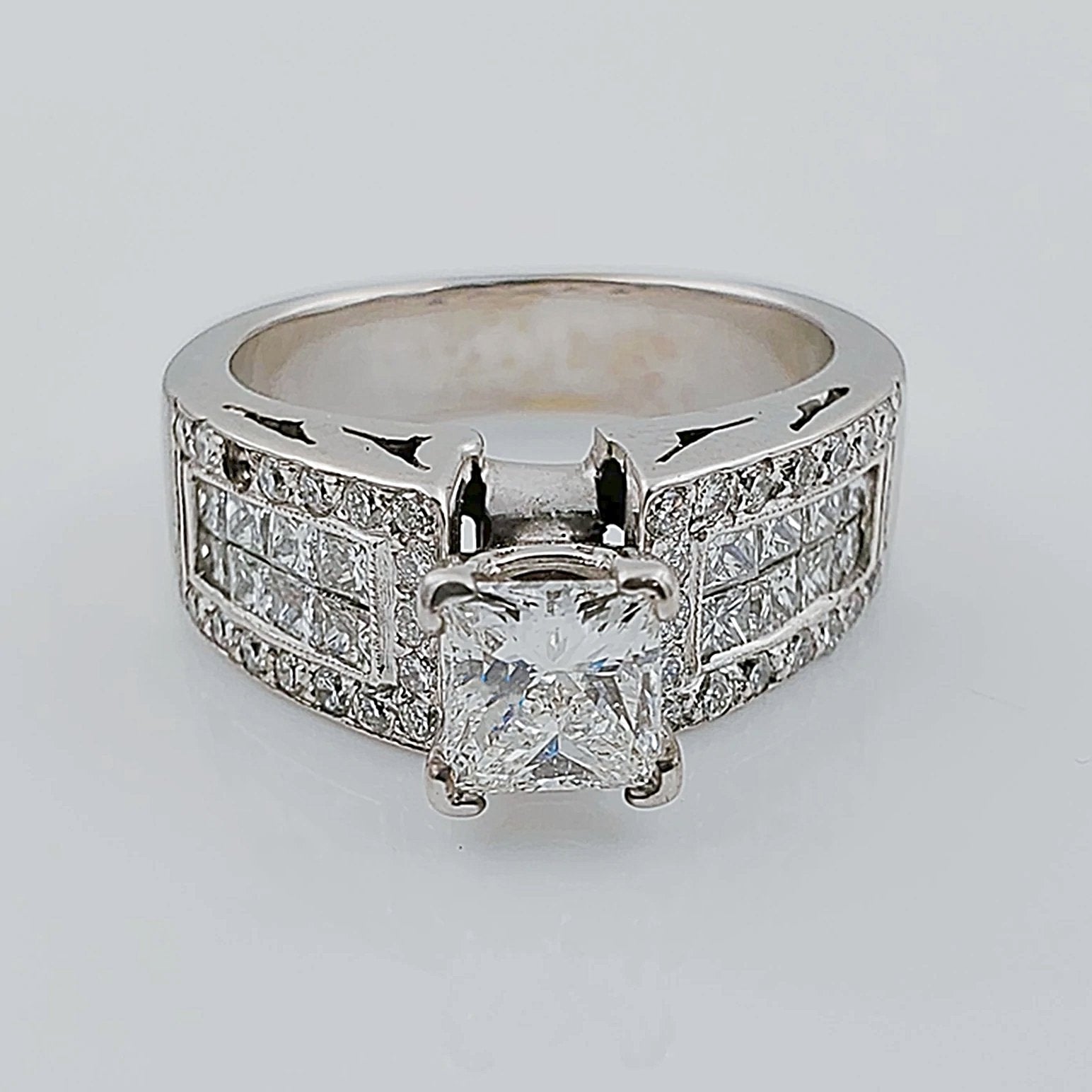 Women's 18K Beautiful White Gold with 0.83 CT Princess Center Diamond (VS1 Color G) Wedding Ring. (Size: 7.5)