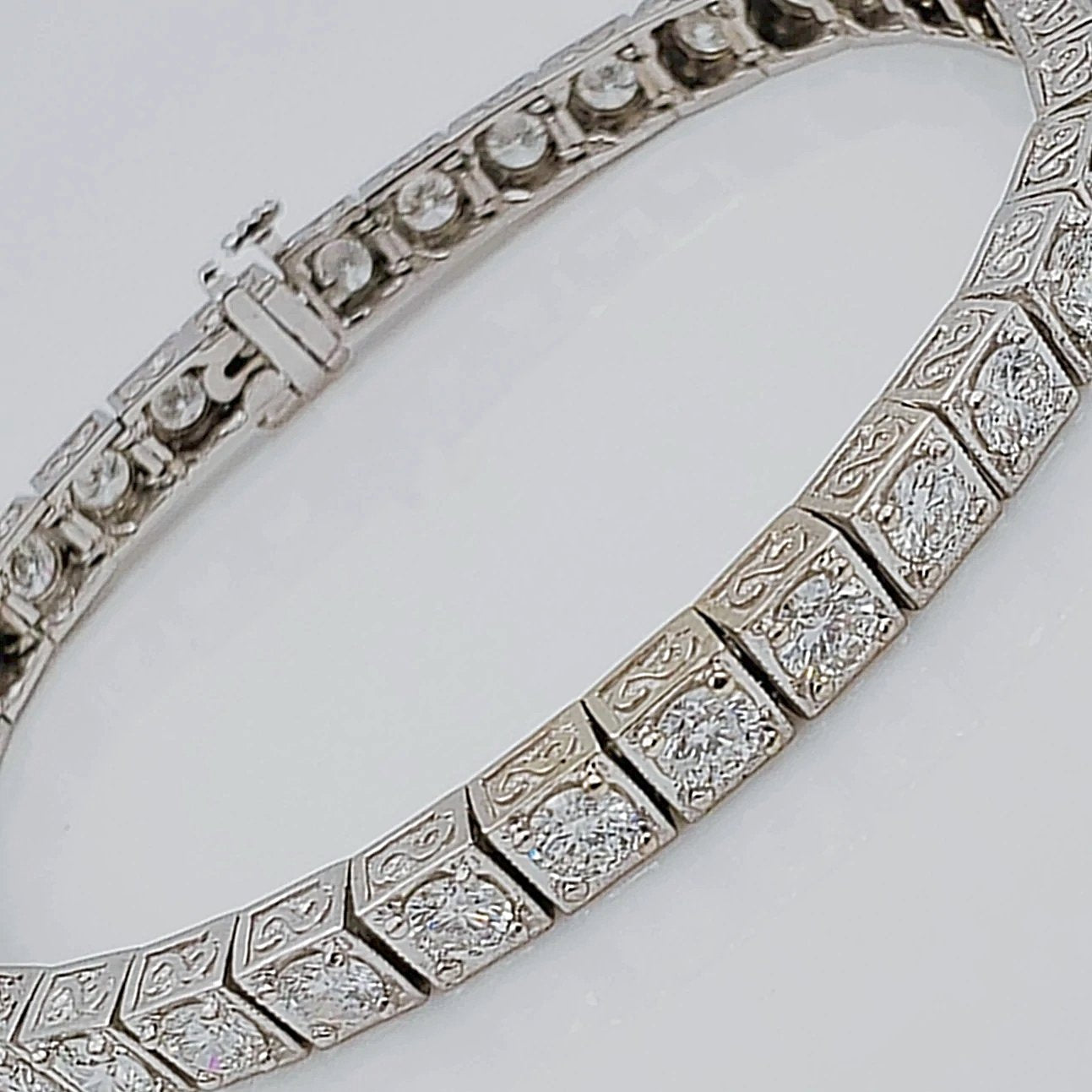 Women's 14K White Gold 6.80 Carat Total Weight (SI Color H) 21.1 GR Diamond Tennis Bracelet.