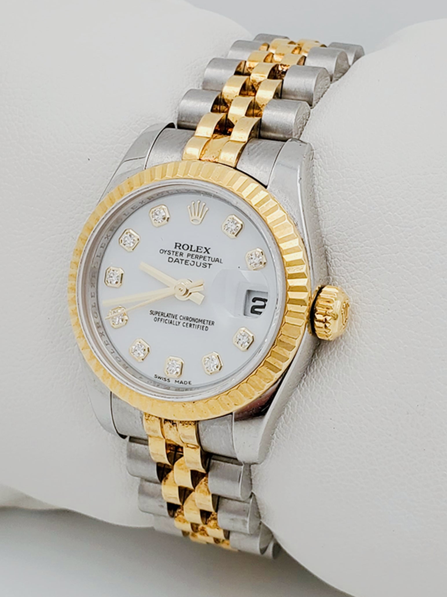 Women's Rolex 26mm DateJust Two Tone Stainless Steel 18K Gold Watch with White Diamond Dial and Fluted Bezel. (Pre-Owned)