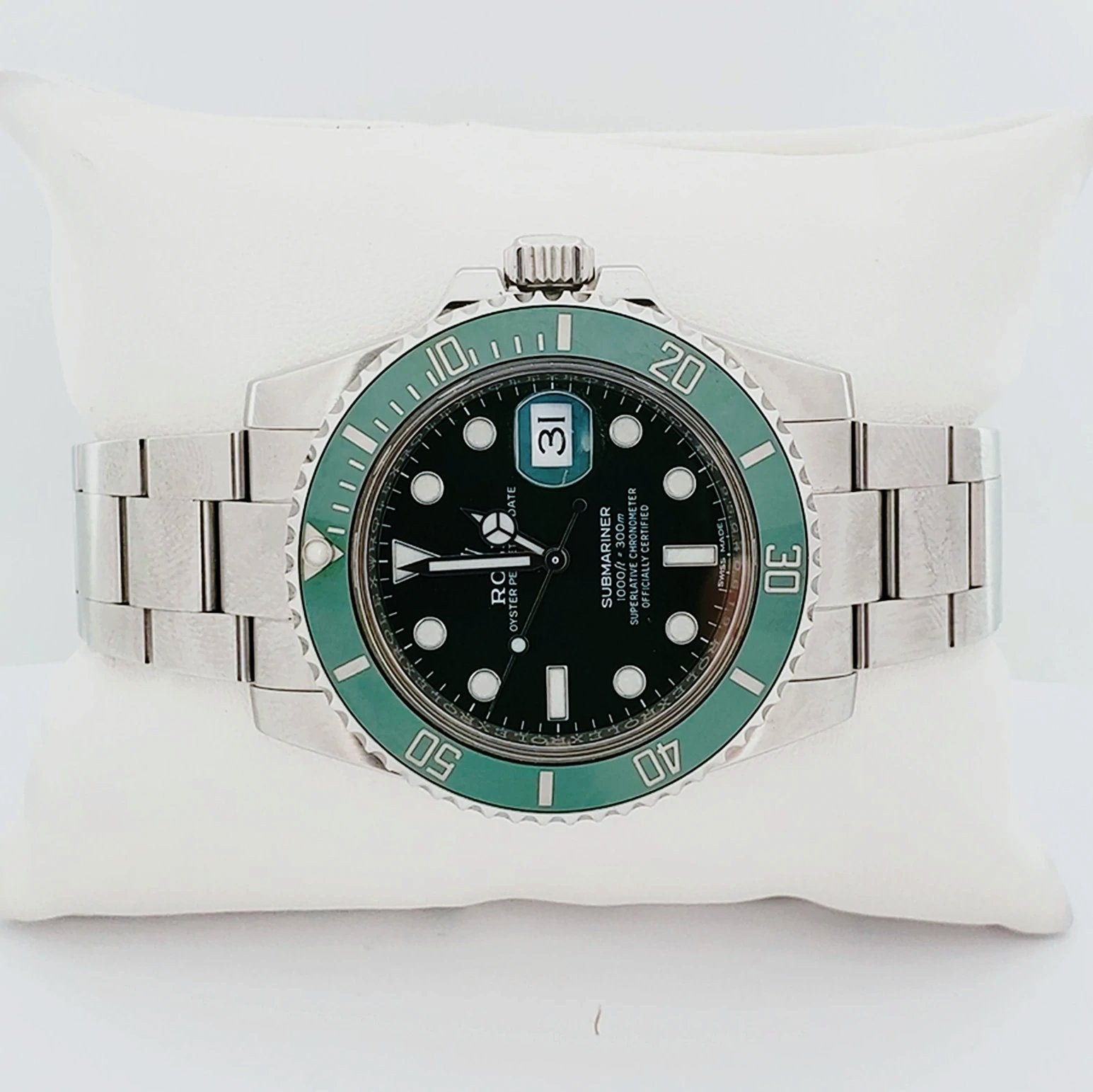 Men's Rolex 40mm Submariner Date Oyster Perpetual Stainless Steel Watch with Green Dial and Green Bezel. (NEW 116610LV)