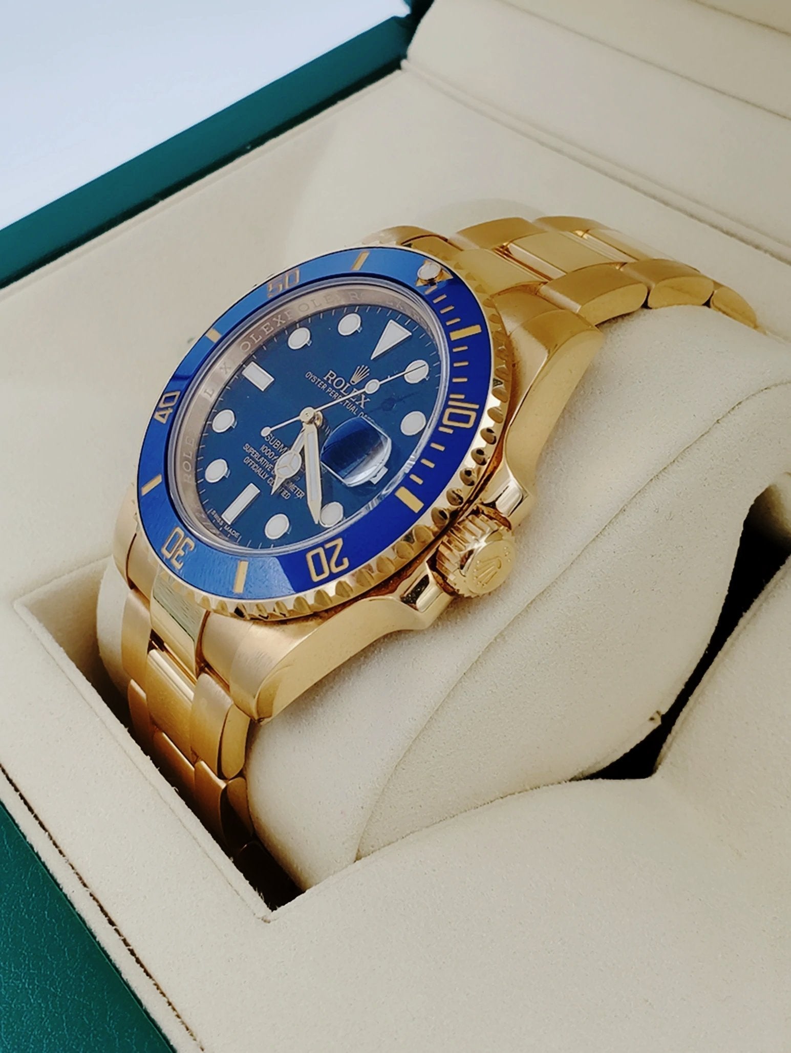 Men's Rolex Submariner 40mm Oyster Perpetual Date 18K Solid Yellow Gold Watch with Blue Dial and Blue Bezel. (NEW 116618)