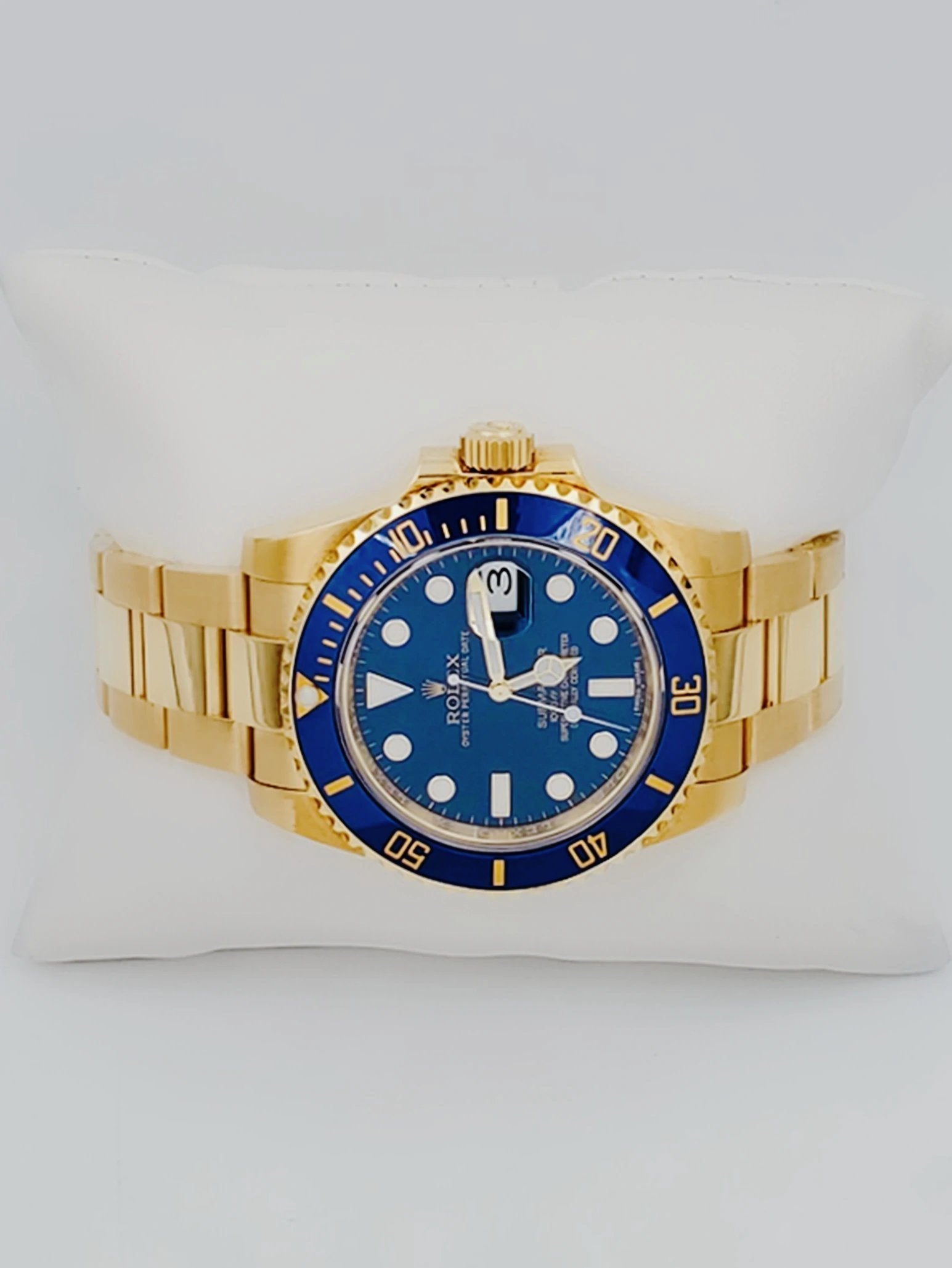 Men's Rolex Submariner 40mm Oyster Perpetual Date 18K Solid Yellow Gold Watch with Blue Dial and Blue Bezel. (NEW 116618)