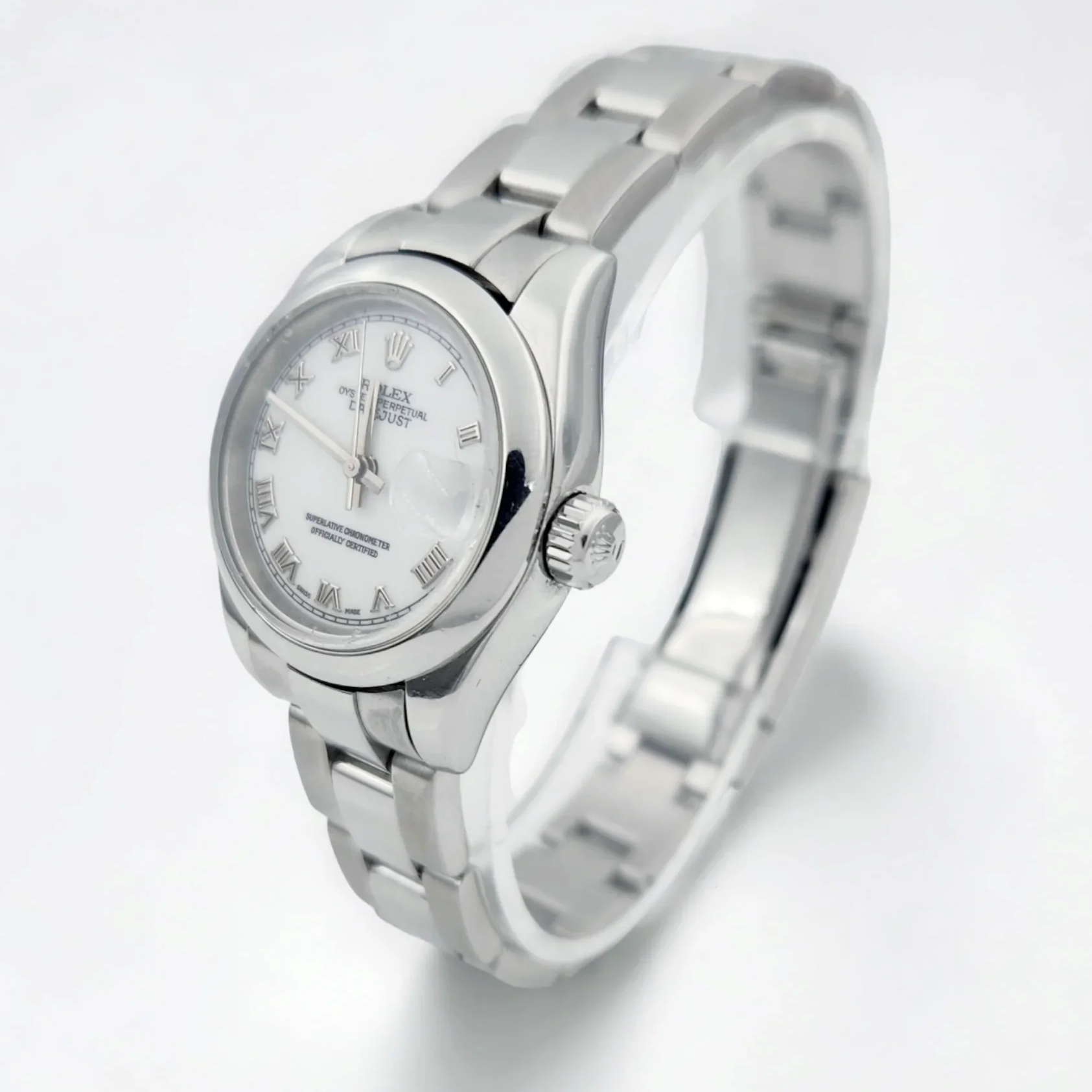 Ladies Rolex 26mm DateJust Stainless Steel Watch with White Dial and Smooth Bezel. (Pre-Owned)