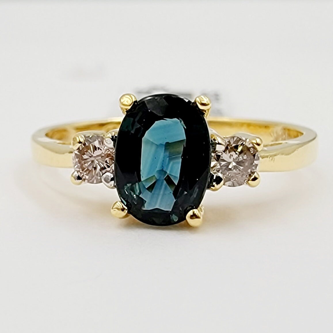 18k Yellow Gold Dimond and Blue Sapphire ring. Size 7.25+ (free sizing message seller)
