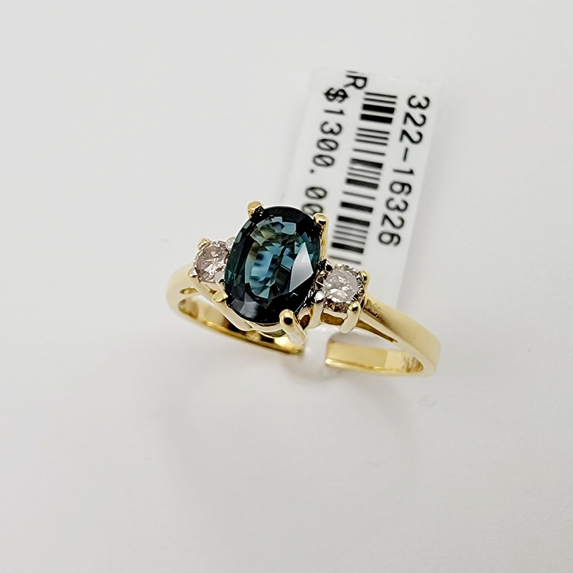 18k Yellow Gold Dimond and Blue Sapphire ring. Size 7.25+ (free sizing message seller)