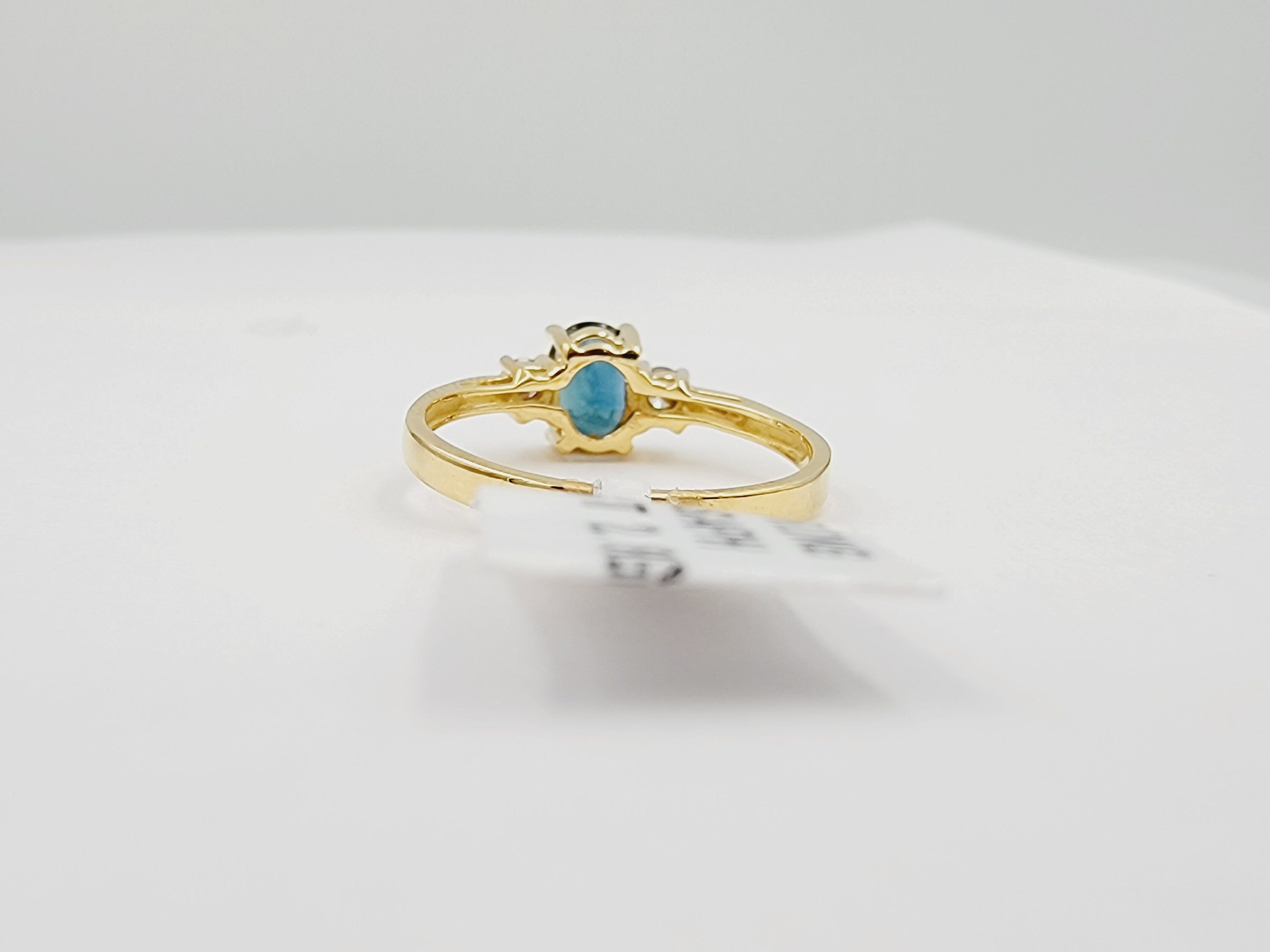 18k Yellow Gold Dimond and Blue Sapphire ring. Size 7.25+ (free sizing message seller)
