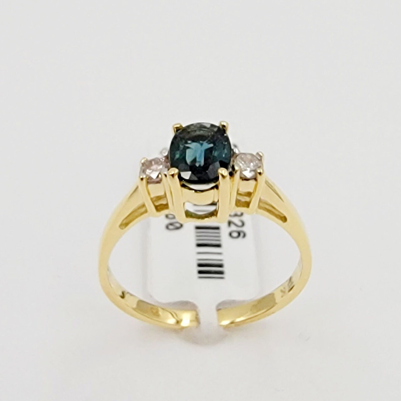 18k Yellow Gold Dimond and Blue Sapphire ring. Size 7.25+ (free sizing message seller)