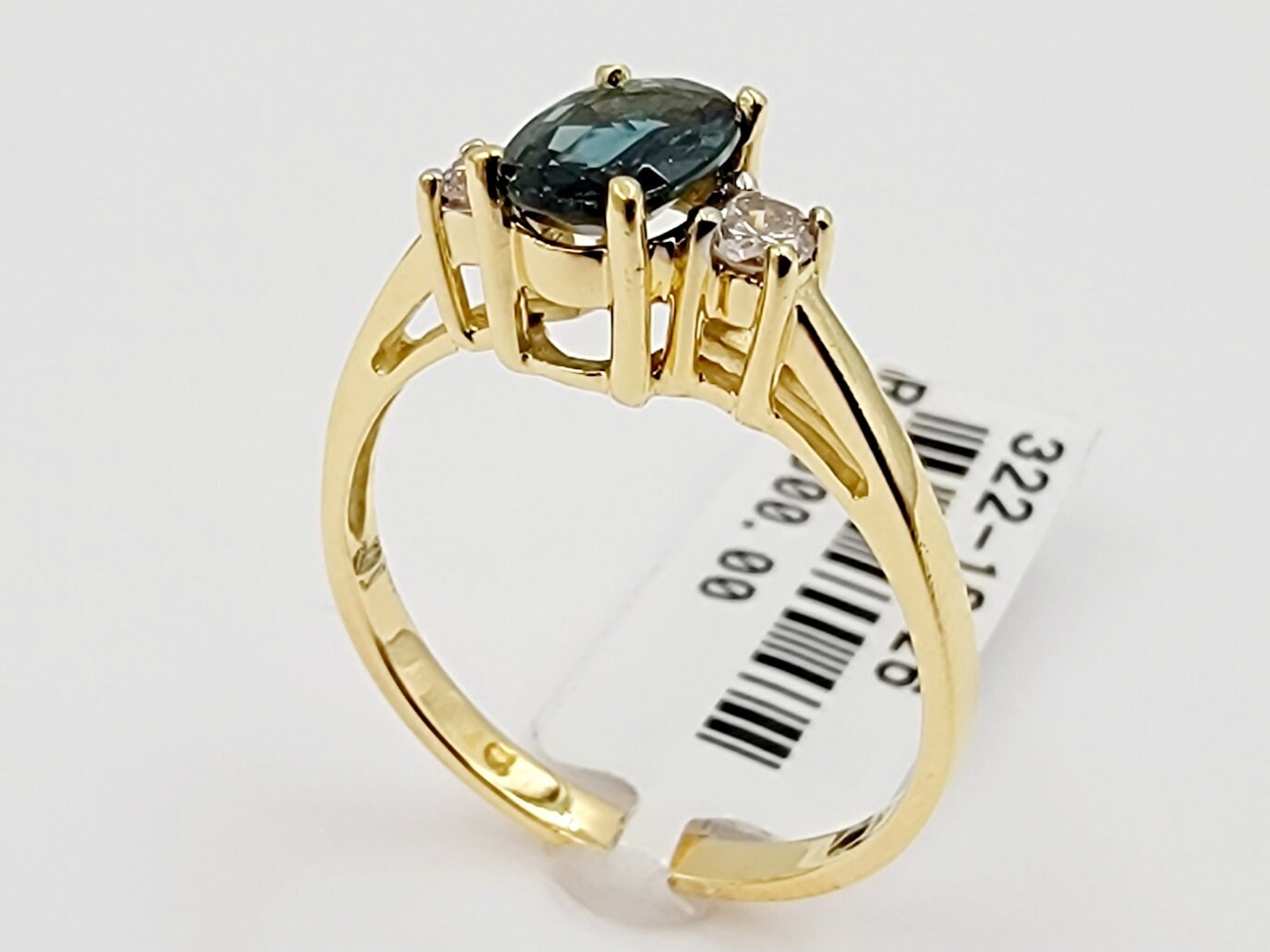 18k Yellow Gold Dimond and Blue Sapphire ring. Size 7.25+ (free sizing message seller)