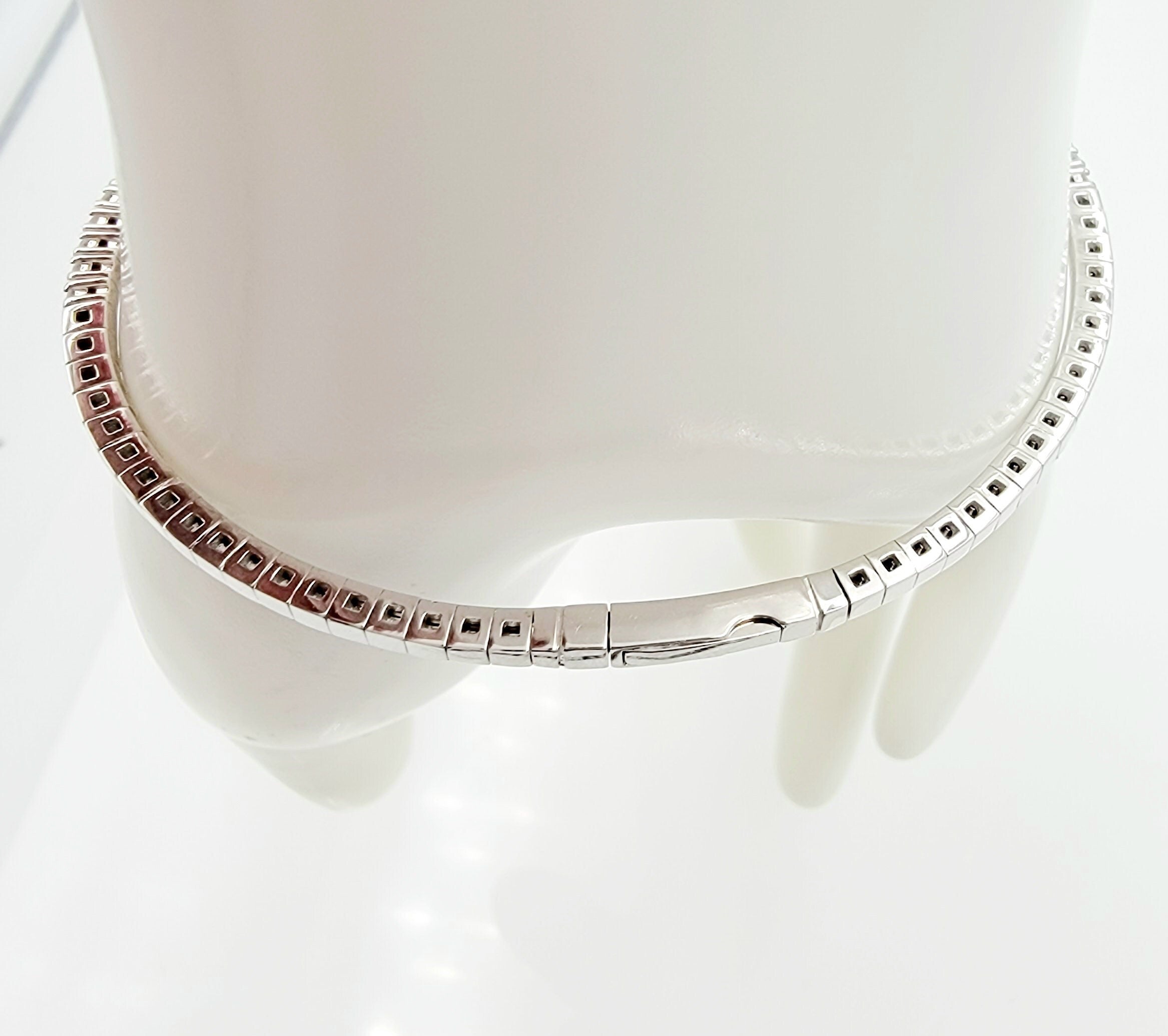 14k white gold diamond flex bangle
